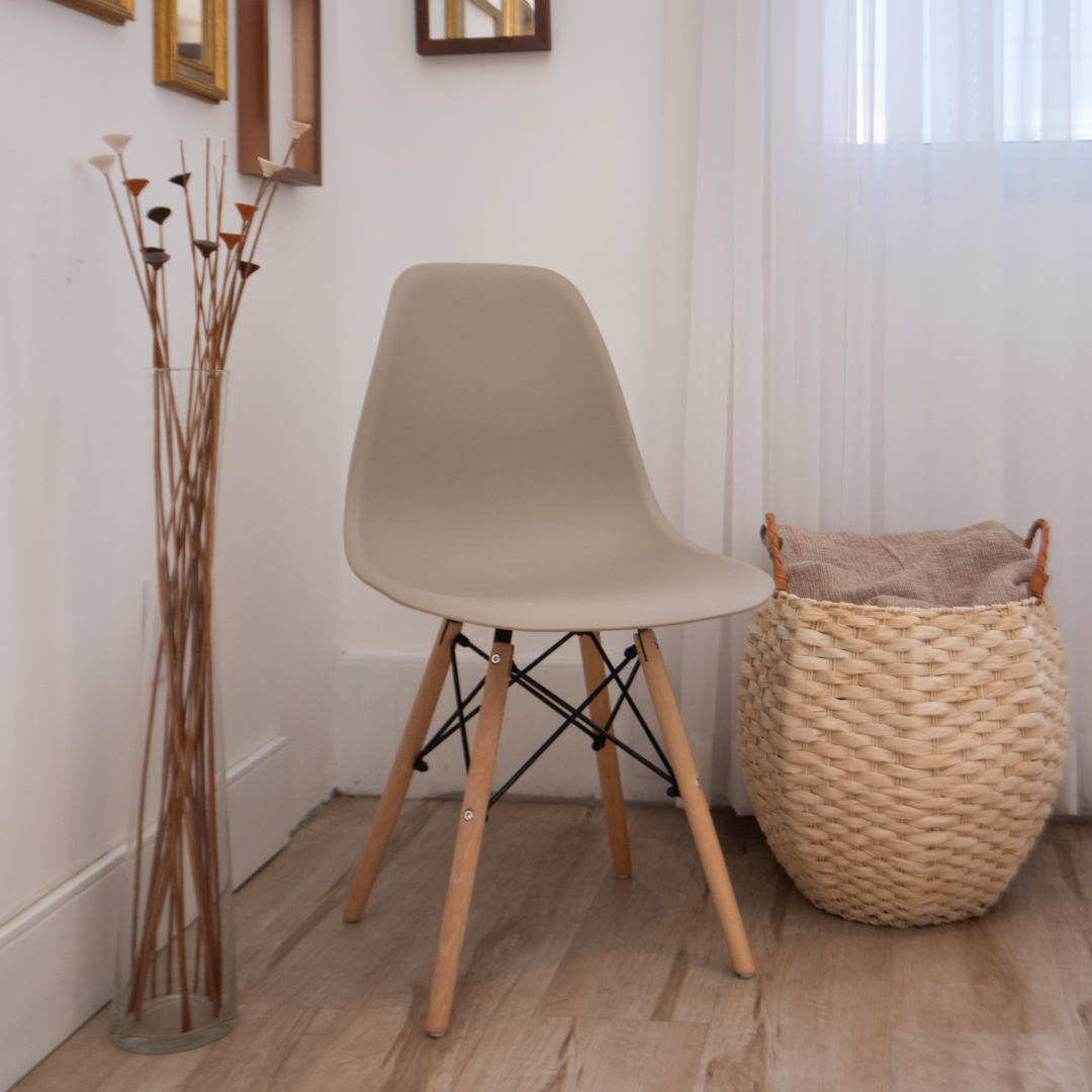 Set x6 Sillas DKR Tipo Eames Beige detalle — Boxbit