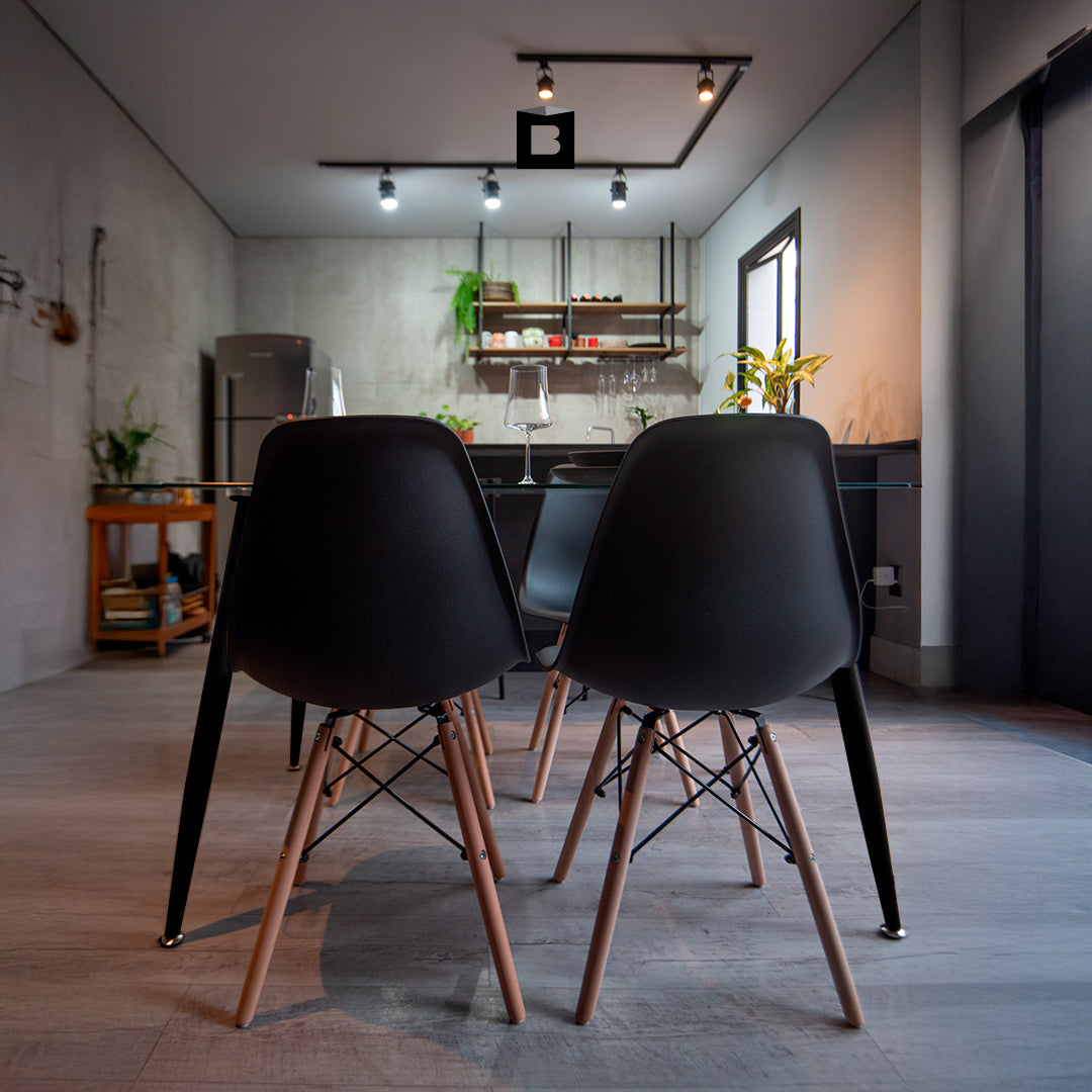 COMEDOR RECTANGULAR TAPA VIDRIO MÁS 4 SILLAS DKR TIPO EAMES NEGRAS