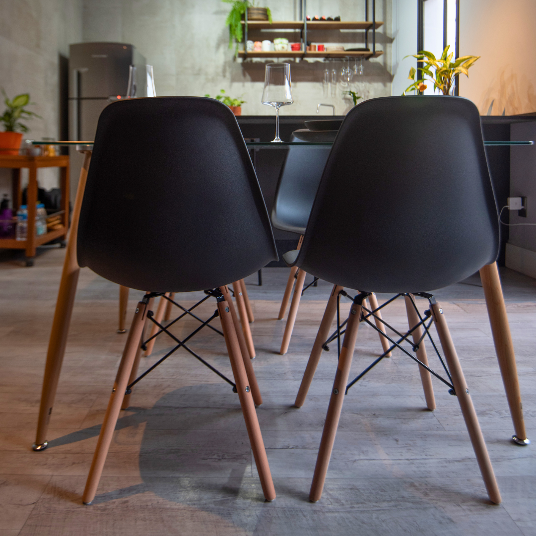 SET X 2 SILLAS DKR TIPO EAMES NEGRAS BOXBIT