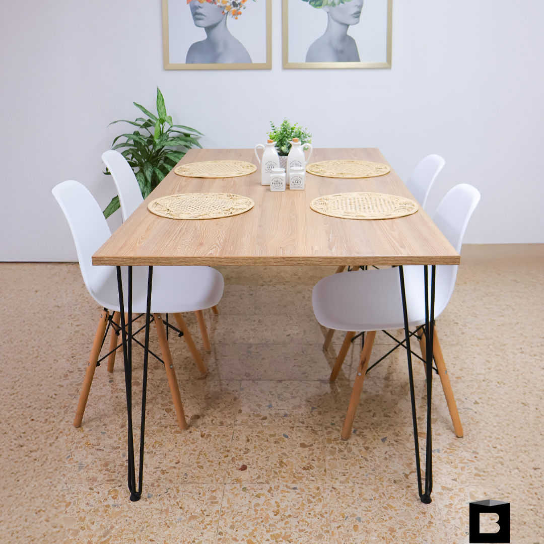 COMEDOR RECTANGULAR VASSEL MÁS 4 SILLAS DKR TIPO EAMES BLANCAS