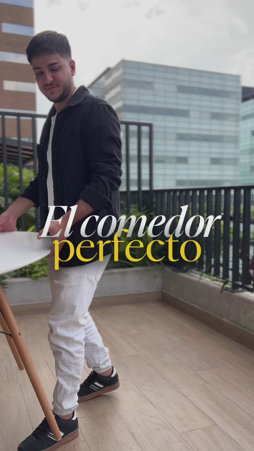 Comedor Redondo más 4 sillas DKR Tipo Eames BoxBit